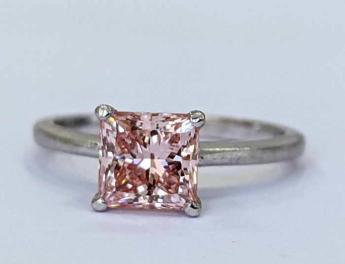 Ingen mindstepris - Ring - 14 karat Hvidguld -  157ct tw Lyserød Diamant (Laboratoriedyrket diamant i fancy farver) - FANCY VIVID PINK IGI