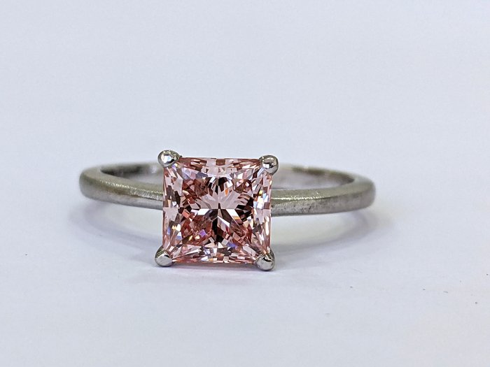 Ingen mindstepris - Ring - 14 karat Hvidguld -  157ct tw Lyserød Diamant (Laboratoriedyrket diamant i fancy farver) - FANCY VIVID PINK IGI