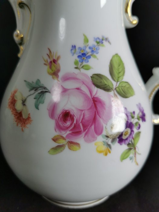 Meissen - Kaffekande - Motivi Fiori e insetti, 1.Wahl - (1900 - 1910) Altezza 26 cm - Porcelæn