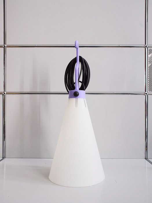 Flos - Konstantin Grcic - Bordlampe - Mayday - Lilac (udgået) - Polypropylen