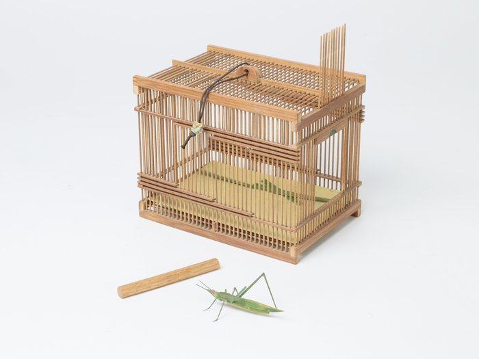 Dekorativt ornament - Cricket Cage with Lifelike Grasshopper - Japan - (Ingen reservationspris)