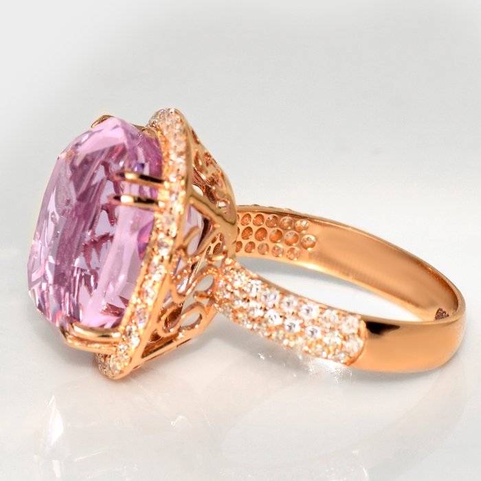 Ingen mindstepris - Ring - 14 karat Rosaguld -  14.95ct. tw. Kunzit - Diamant - IGI 14,29 ct Pink