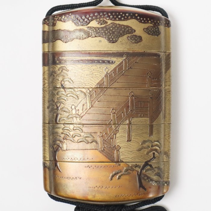 Landscape Maki-e and Nashiji Inro 印籠 with Cuckoo Carved Metal Inlay Netsuke - Beholder - Lakeret træ