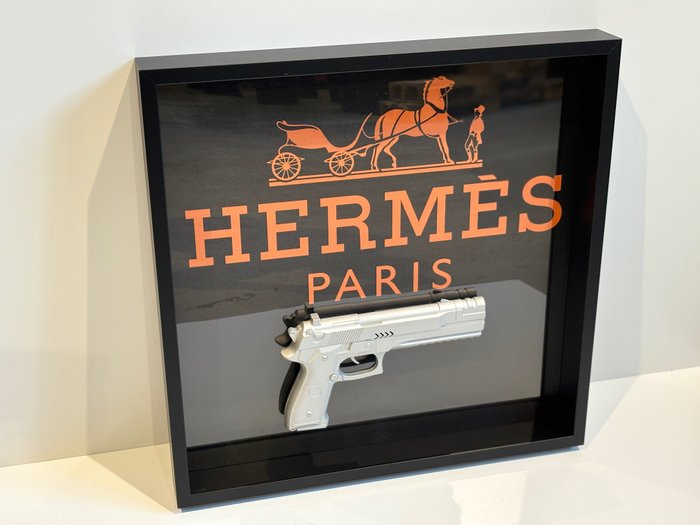 Rob VanMore - Silver war on Hermes Paris