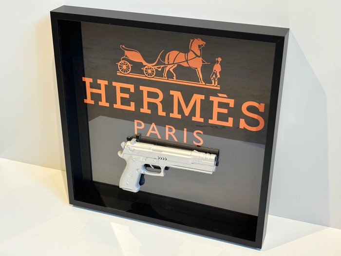 Rob VanMore - Silver war on Hermes Paris