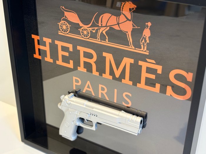 Rob VanMore - Silver war on Hermes Paris