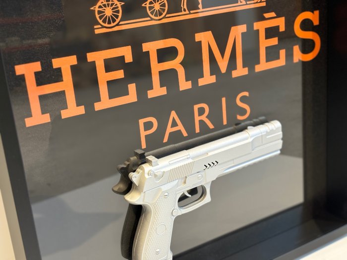 Rob VanMore - Silver war on Hermes Paris