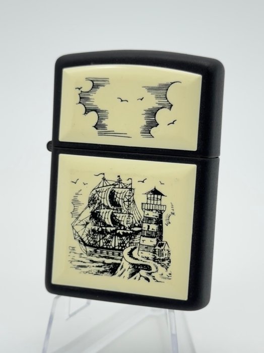 Zippo - ScrimShaw Design Black- 1994 - Lighter - Metal