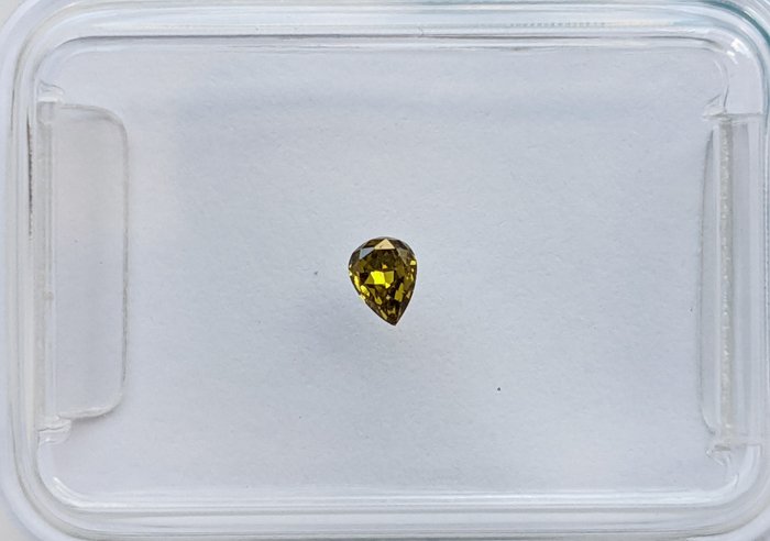 Ingen mindstepris - 1 pcs Diamant  (Naturfarvet)  - 0.07 ct - Pære - Fancy vivid Grønlig Gul - VS2 - International Gemological Institute (IGI)