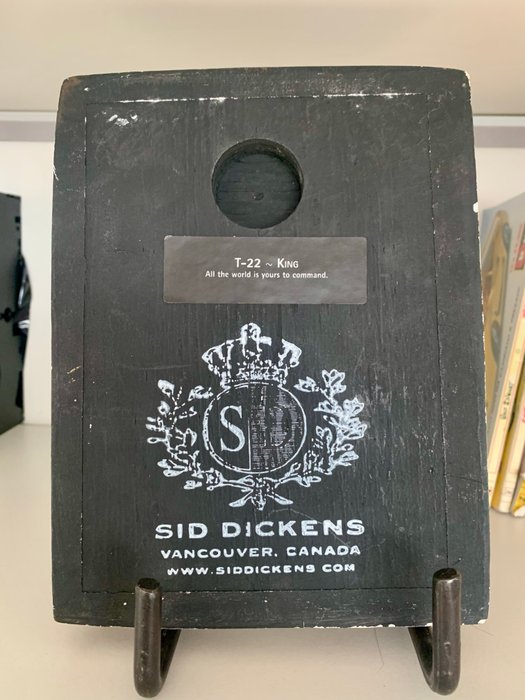 SID DICKENS - Plakette - Gips, Sølv