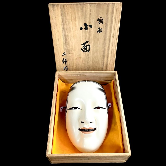 Tanaka Jiro 田中二郎 Japansk Ko-Omote Noh Theatre Mask - Keramik med trækasse - Keramik - Tanaka Jiro 田中二郎 - Japan - Shōwa-periode (1926-1989)