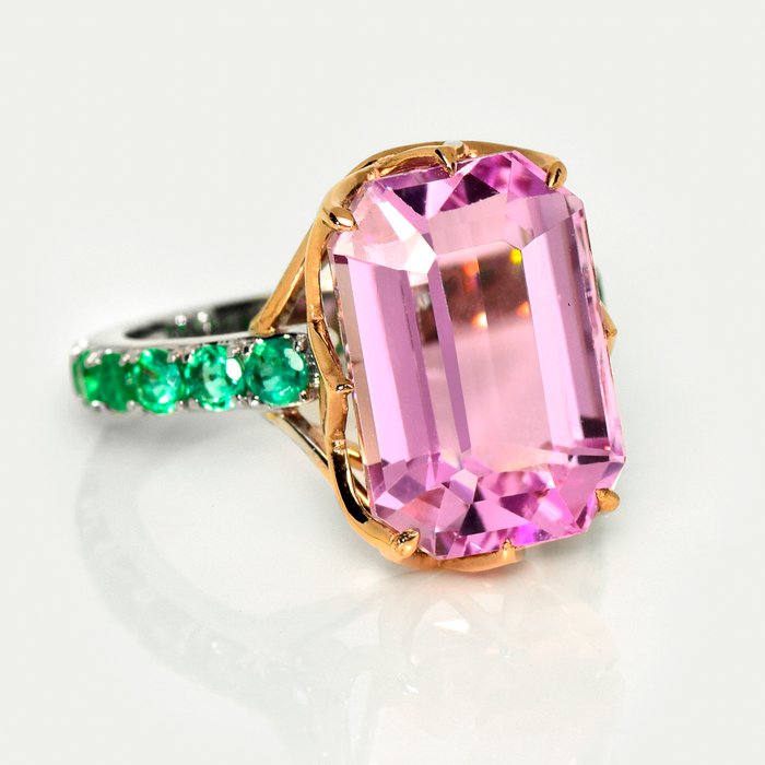 Ingen mindstepris - Ring - 14 karat Hvidguld, Rosaguld -  13.12ct. tw. Kunzit - Smaragd - IGI 12,07 Ct Pink