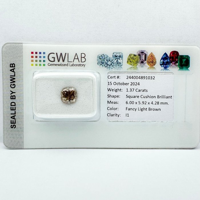 Ingen mindstepris - 1 pcs Diamant  (Naturfarvet)  - 1.37 ct - Pude - Fancy light Brun - I2 - Gemewizard Gemological Laboratory (GWLab)