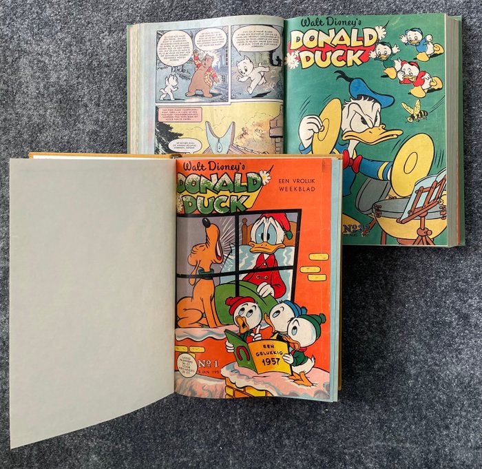 Donald Duck - Jaargang 1957 in 2 professioneel ingebonden boeken - 52 magasiner i næsten ny stand