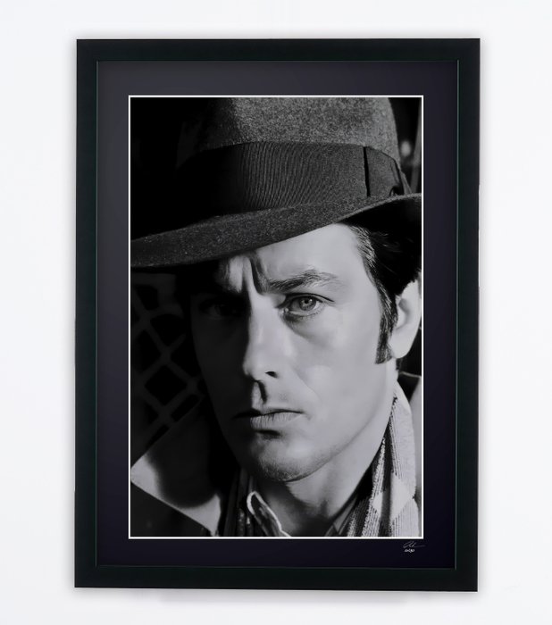 Alain Delon Portrait - Borsalino 1970 - Fine Art Photography - Luxury Wooden Framed 70X50 cm - Limited Edition Nr 01 of 30 - Serial ID 17193 - Original Certificate (COA), Hologram Logo Editor and QR Code - 100% New items.