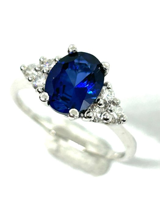 Ring - 18 kraat Hvidguld -  1.90ct. tw. Safir - Diamant