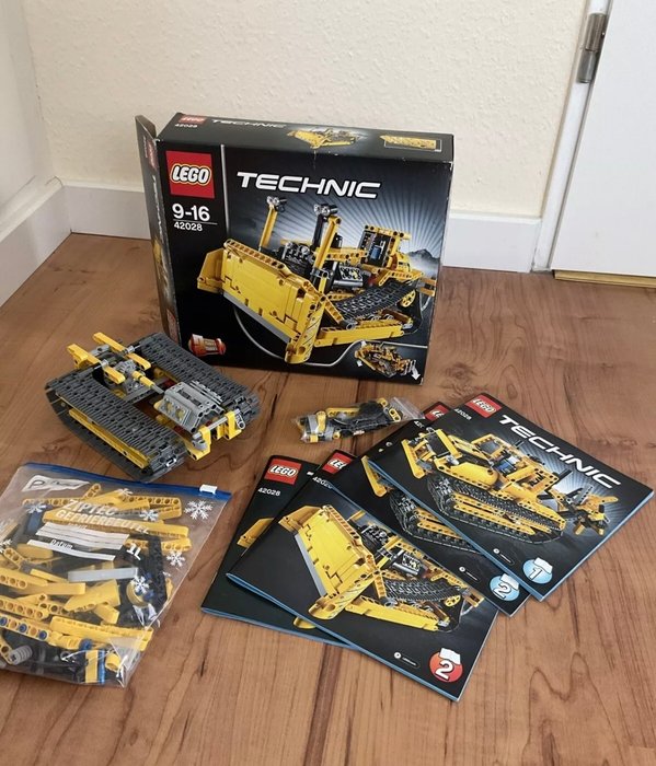 Lego - LEGO TECHNIC: Bulldozer 2in 1 (42028) mit BA und OVP - 2010-2020