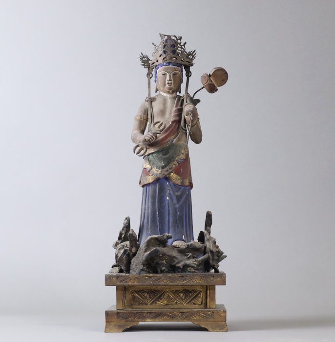 Buddha Statue Holding Vajra and Lotus with Gyokugan 玉眼 by Kaihatsu Touemon 海發藤右衛門 - Skulptur Træ - Japan - Tidlig Meiji-periode