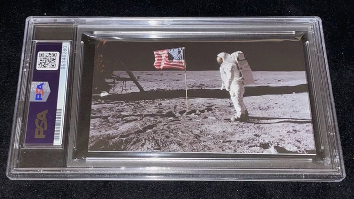 Buzz Aldrin USA - Apollo 11 - Buzz Aldrin - Autograph Cut Custom Card - 1990-2000