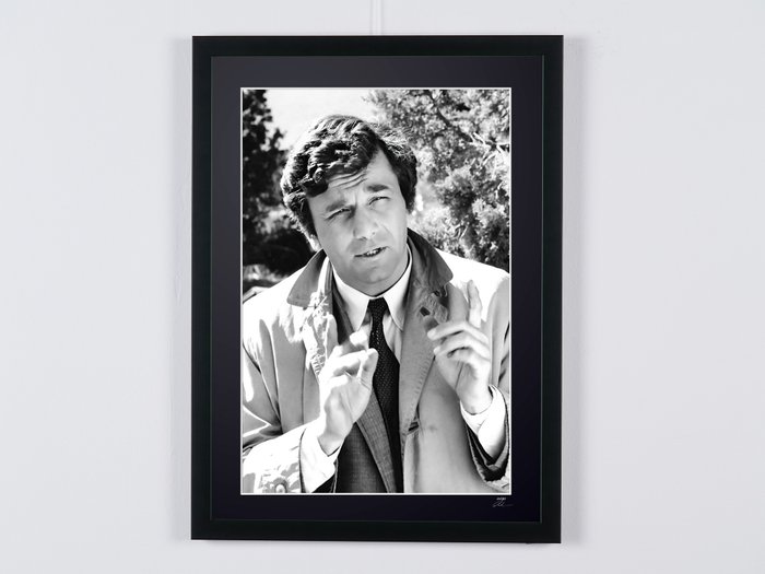 Columbo - Classic TV - Peter Falk as "Inspector Columbo" - Fine Art Photography - Luxury Wooden Framed 70X50 cm - Limited Edition Nr 06 of 30 - Serial ID 30267 - Original Certificate (COA) Hologram Logo Editor and QR Code