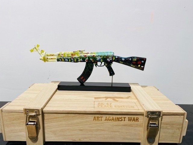 Van Apple - Art Against War - Flowers Amex AK-47