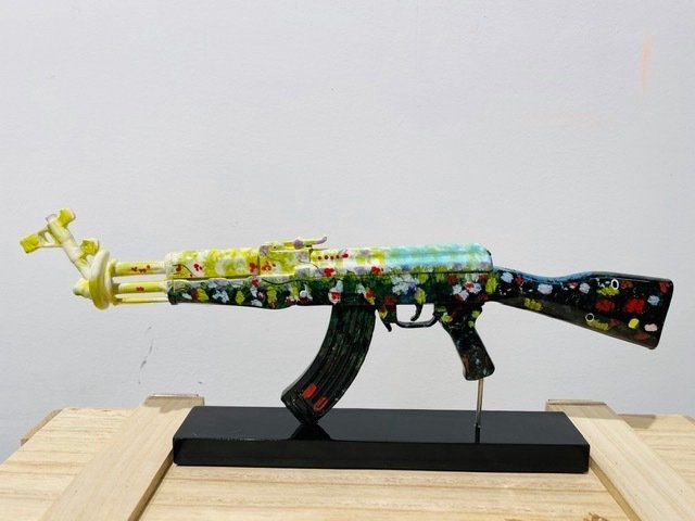 Van Apple - Art Against War - Flowers Amex AK-47