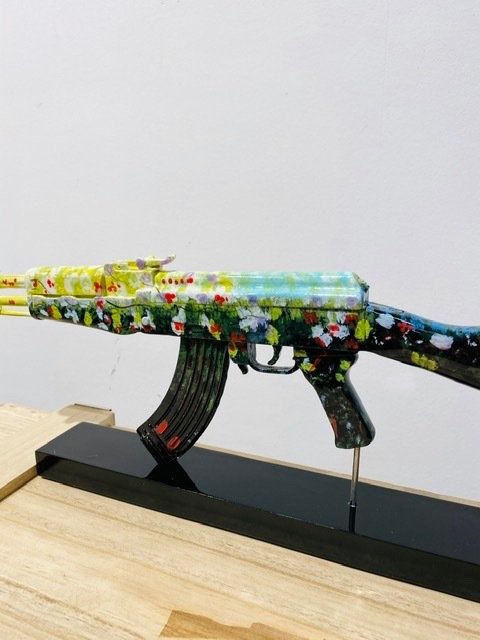 Van Apple - Art Against War - Flowers Amex AK-47