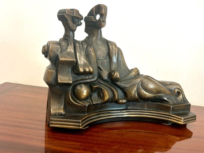 Alba Gonzales (1939) - Skulptur, Fantasia Etrusca - Barocca, Rivisitazione del Sarcofago degli Sposi - 24 cm - Bronze - 1988