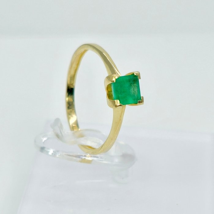 Ingen mindstepris - Ring - 14 karat Gulguld -  0.68ct. tw. Smaragd