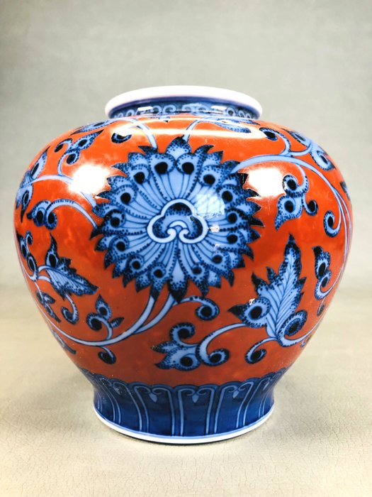 Vase - Porcelæn, En højkvalitets Arita-varevase fra Koransha 香蘭社, for cirka 100 år siden - Japan - Arita ware 有田焼