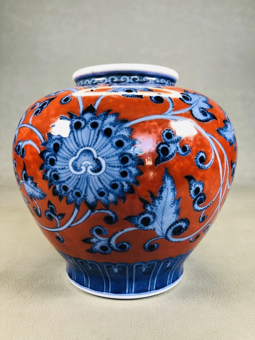 Vase - Porcelæn, En højkvalitets Arita-varevase fra Koransha 香蘭社, for cirka 100 år siden - Japan - Arita ware 有田焼