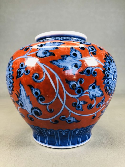 Vase - Porcelæn, En højkvalitets Arita-varevase fra Koransha 香蘭社, for cirka 100 år siden - Japan - Arita ware 有田焼