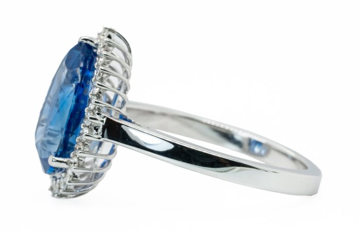 Ring - 18 kraat Hvidguld, 'Cornflower' Blue (Ceylon) -  4.03ct. tw. Safir - Diamant - 0,28ct -SI