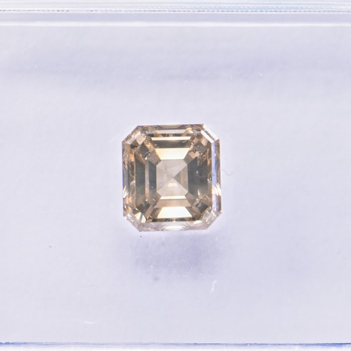 Ingen mindstepris - 1 pcs Diamant  (Naturfarvet)  - 0.66 ct - Smaragd - Fancy Brun Gul - SI2 - International Gemological Institute (IGI)