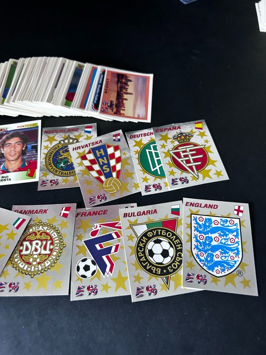 Panini - Euro 96 - All different - Including 9 emblems - 174 Loose stickers