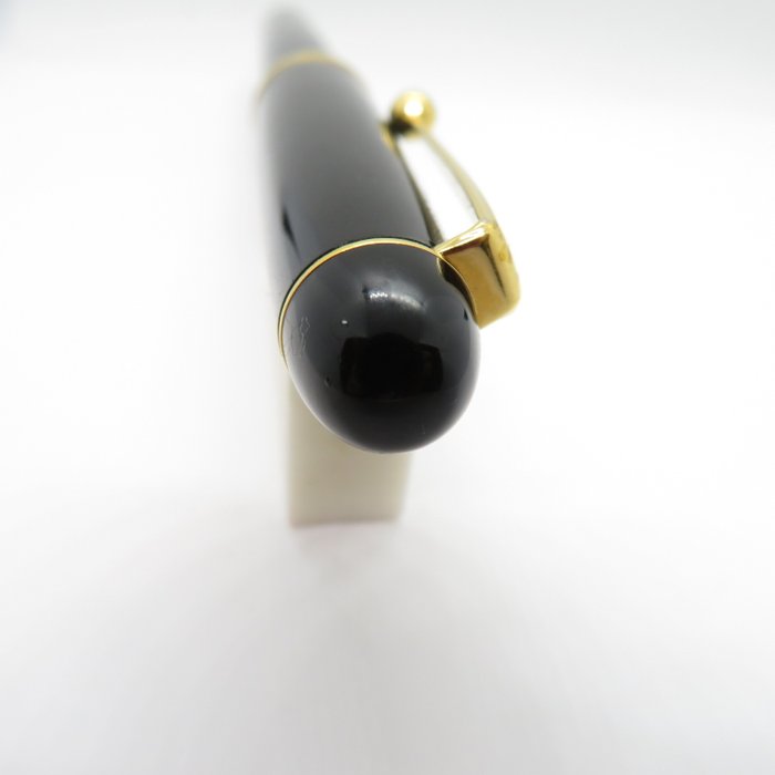 Pilot - Custom 74 (black) - 14K gold nib (F) - Fyldepen