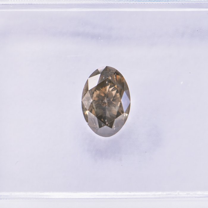 Ingen mindstepris - 1 pcs Diamant  (Naturfarvet)  - 0.60 ct - Oval - Fancy Brunlig, Gullig Grå - SI2 - International Gemological Institute (IGI)