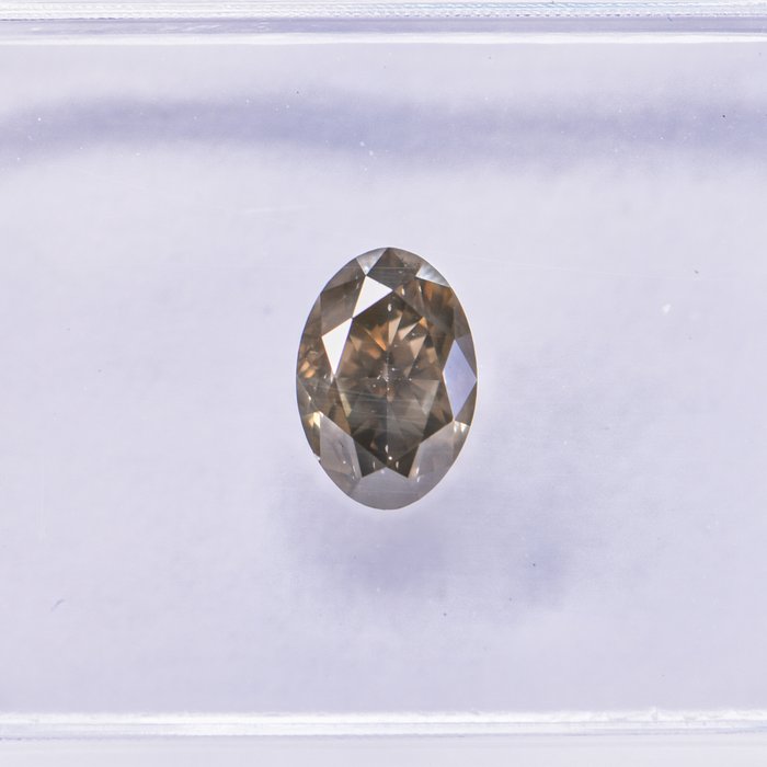 Ingen mindstepris - 1 pcs Diamant  (Naturfarvet)  - 0.60 ct - Oval - Fancy Brunlig, Gullig Grå - SI2 - International Gemological Institute (IGI)