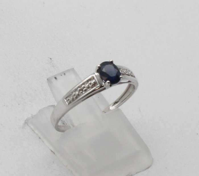 Ingen mindstepris - Ring - 9 kt Hvidguld Safir - Diamant