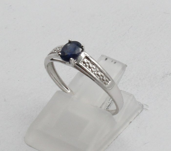 Ingen mindstepris - Ring - 9 kt Hvidguld Safir - Diamant