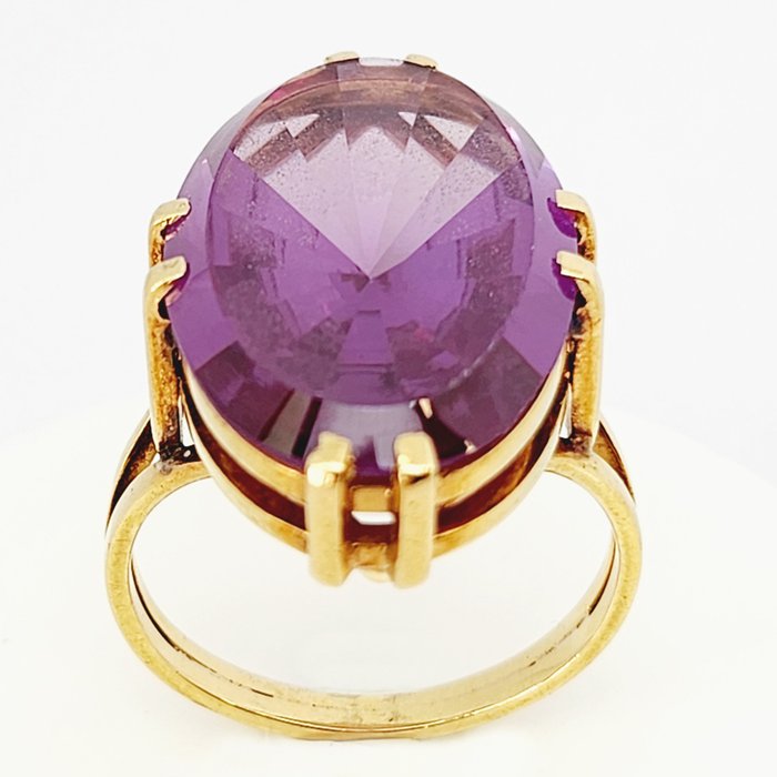 Ring - 18 kraat Gulguld -  15.00ct. tw. Ametyst