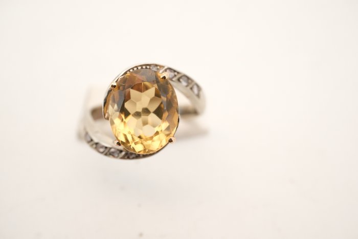 Ring - 19,2 kt. Hvidguld Citrin - Diamant