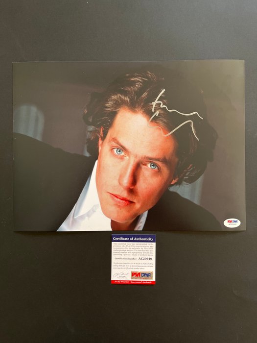 Four Weddings and a Funeral - Hugh Grant - Signed in Person - with PSA/DNA Certificate - Autograph photo - No Reserve!