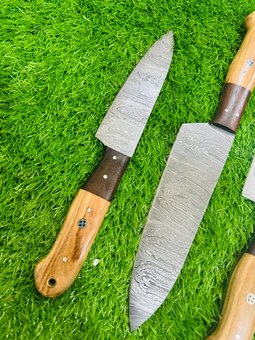 Køkkenkniv - Chef's knife - 1095  15N20 foldet stål og naturligt træ og skarp kant - Asien