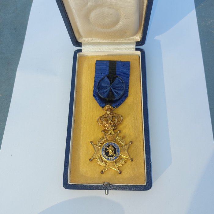 Belgien - Militærmedalje - Officersmedalje af orden af Leopold II i original æske