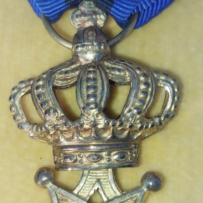 Belgien - Militærmedalje - Officersmedalje af orden af Leopold II i original æske