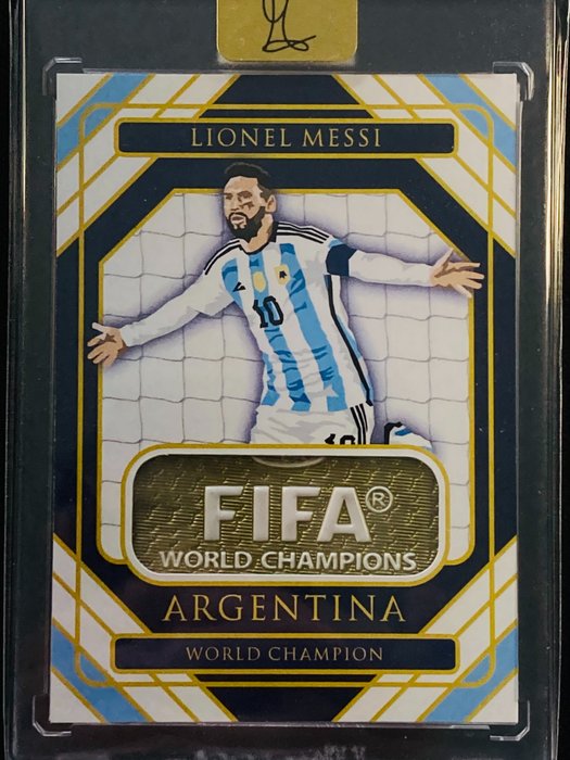 2024 Custom World Cup Legends Lionel Messi Limited Edition /50 - Signed by The Artist - FIFA Logo Patch - 1 Card - Næsten så god som ny (NM)