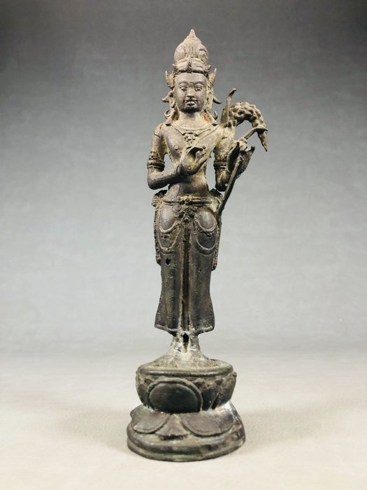 Buddhisme Tara Bodhisattva stående statue - Indonesien  (Ingen mindstepris)