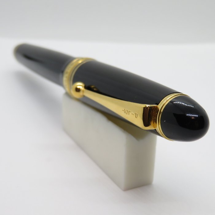 Pilot - Custom 743 (black) - 14K gold #15 nib (F) - Fyldepen