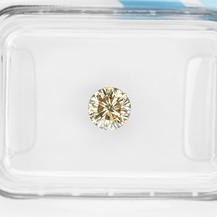 Ingen mindstepris - 1 pcs Diamant  (Natur)  - 0.46 ct - Rund - SI2 - International Gemological Institute (IGI) - fancy lys brunlig gul